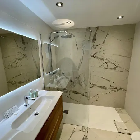 In Complex Altamira With Direct Ocean View أذيخي